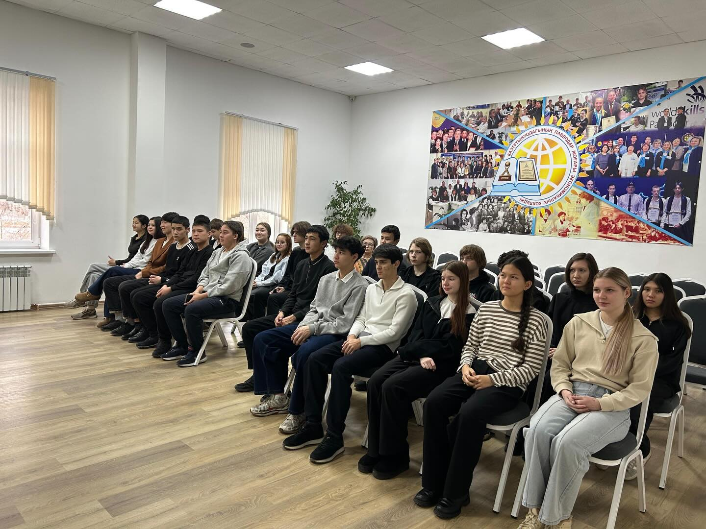 Информационный час, посвященный 140-летию Мыржакыпа Дулатова